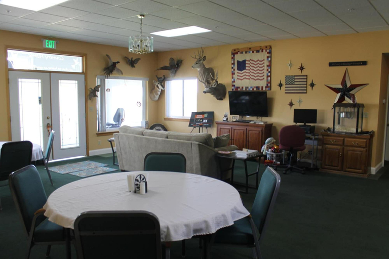 Food & Drinks, Country Inn, Phillips