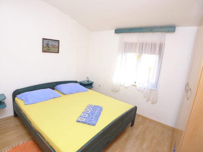 Bedroom 2, Apartment for six Persons With 3 Bedrooms and Partial sea View, Premantura