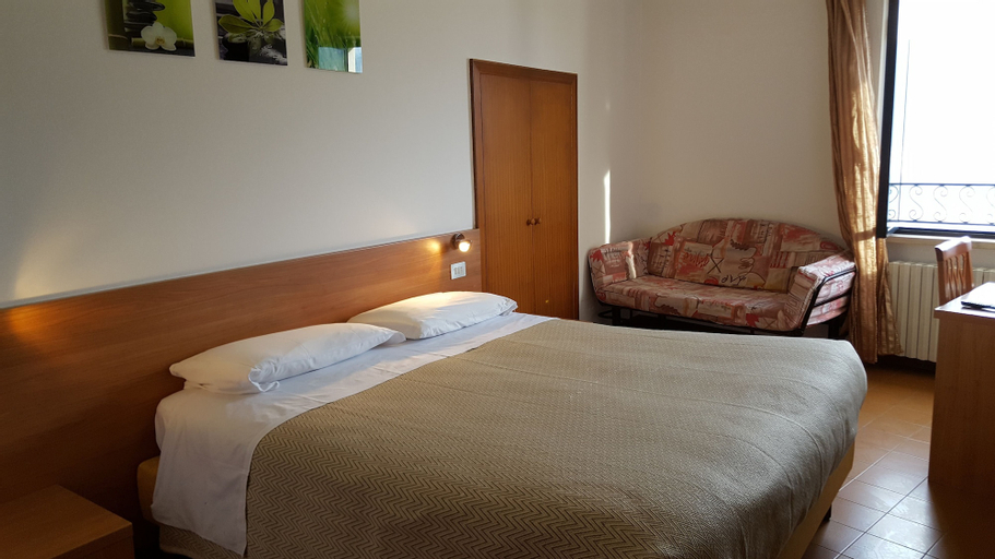 Bedroom 3, Albergo Pace, Verona
