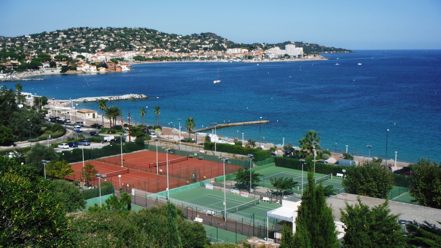 Exterior & Views 2, Lou Trelus, Var