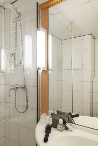 Bathroom 4, ibis Schiphol Amsterdam Airport, Haarlemmermeer