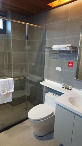Bathroom 3, Zhao Hong B&B, Nantou