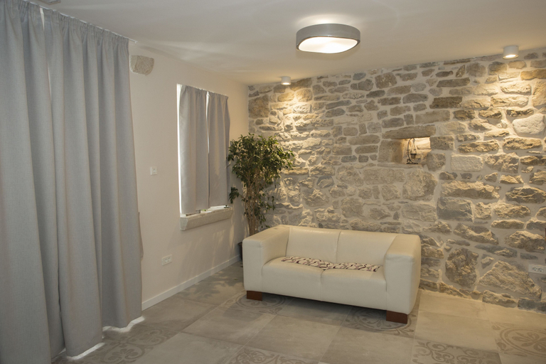 Others 5, Situs Residence, Split