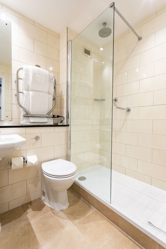 Bathroom 5, The Swan Nest Hotel, Warwickshire