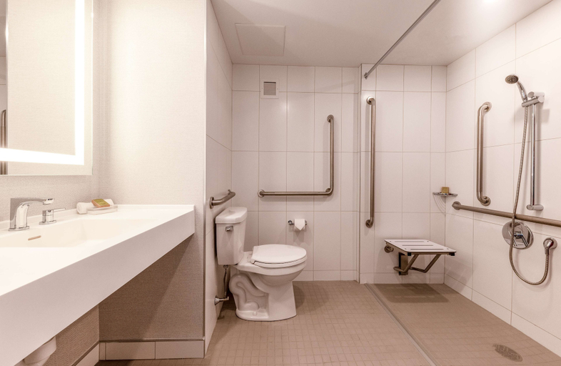 Bathroom 5, Hilton Quebec, Communauté-Urbaine-de-Québec