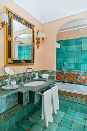Bathroom 4, Punta Regina, Salerno