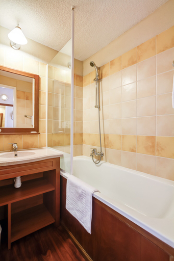 Bathroom 4, Résidence Pierre & Vacances Le Sequoïa, Pyrénées-Orientales