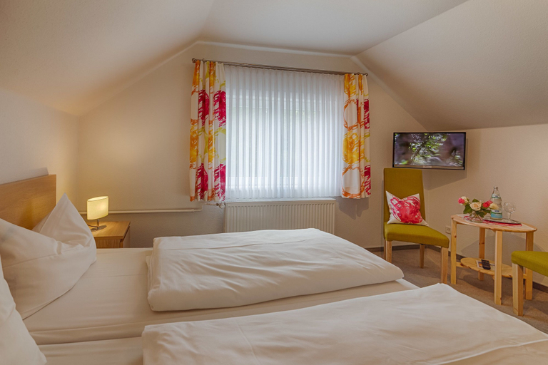 Bedroom 2, Hotel & Café PANORAMA, Goslar