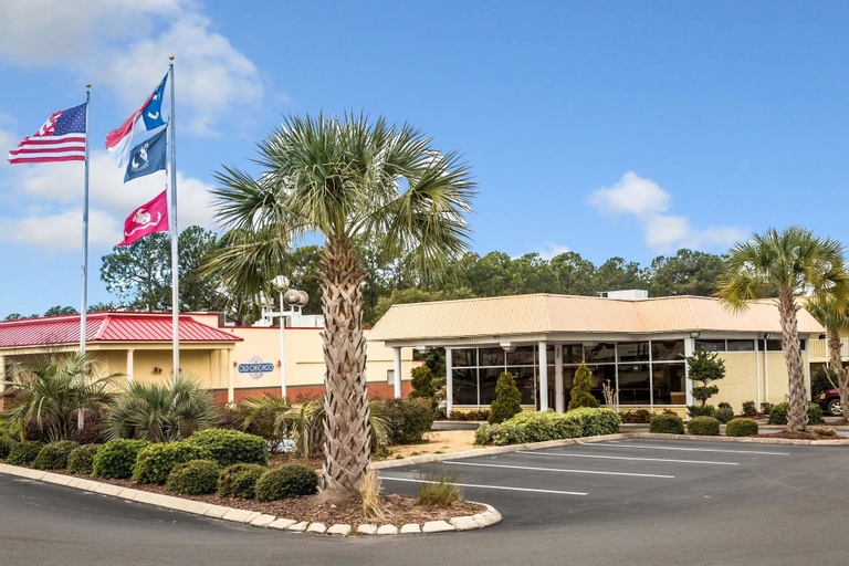 Exterior & Views 2, Rodeway Inn & Suites Wilmington North, New Hanover