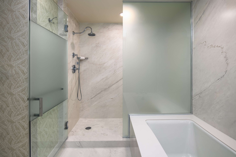 Bathroom 5, The Beverly Hilton, Los Angeles