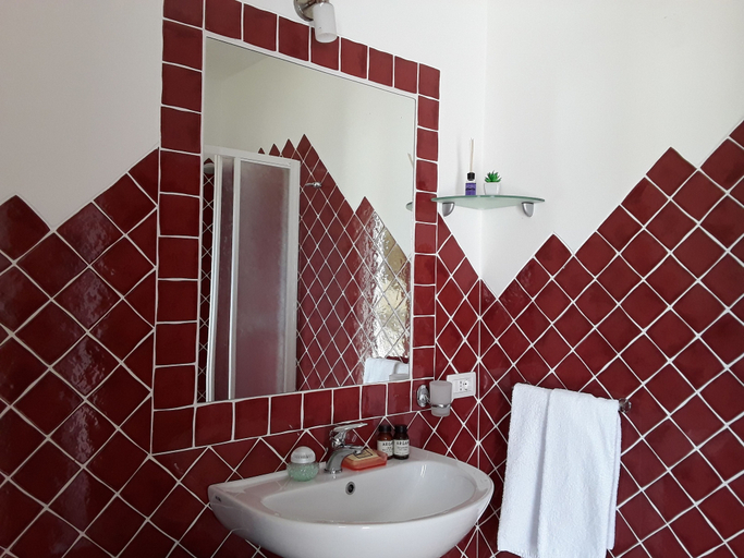 Bathroom 5, Lu Lisandru, Olbia-Tempio