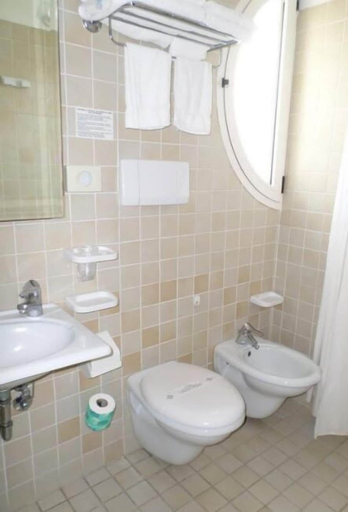 Bathroom, Hotel Houston, Rimini