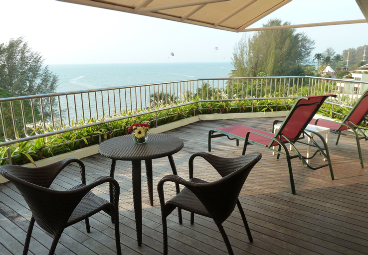 Exterior & Views 24