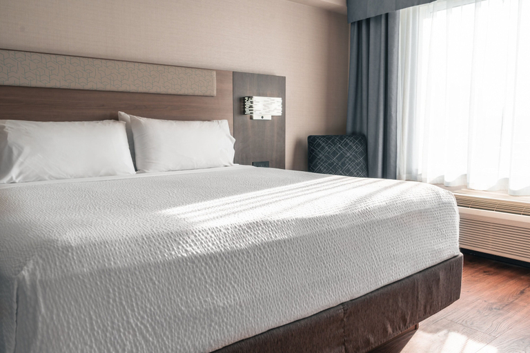 Bedroom 5, Holiday Inn Express & Suites KINGSTON CENTRAL by IHG, Frontenac
