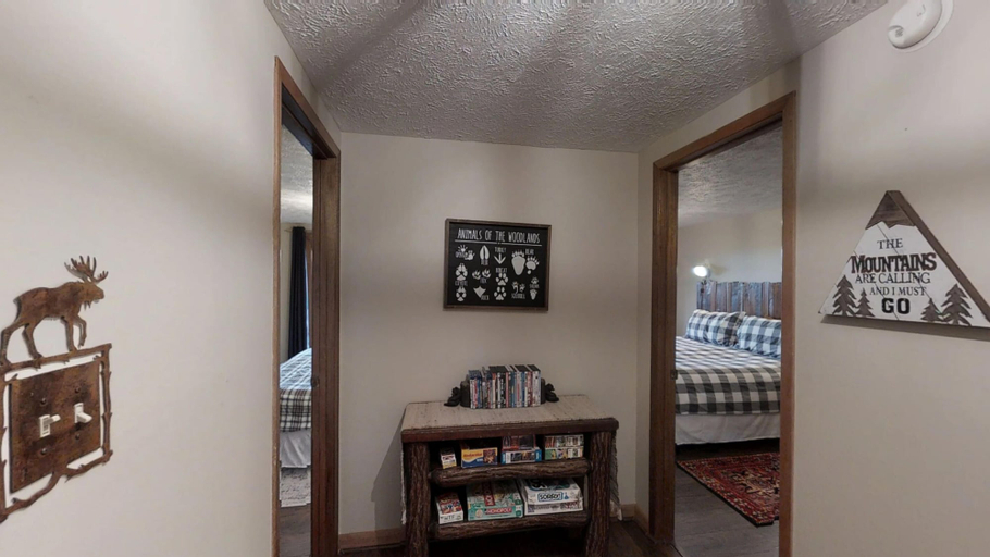 Bedroom 3, A Bear's Eye View, Sevier