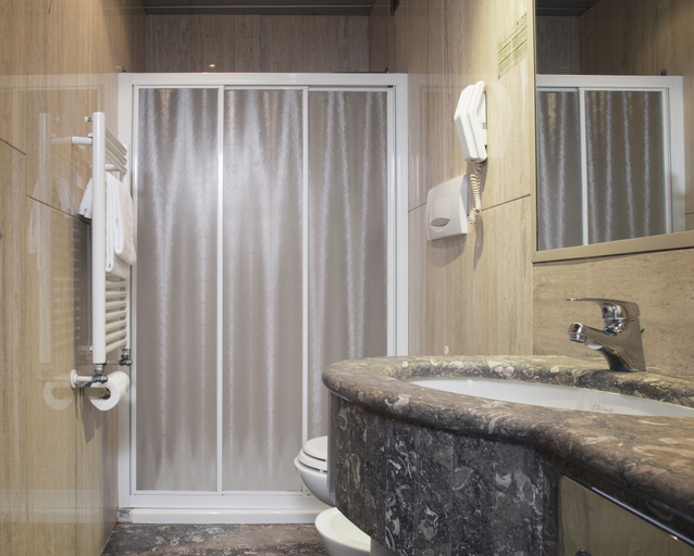 Bathroom 5, Alfa Fiera Hotel, Vicenza
