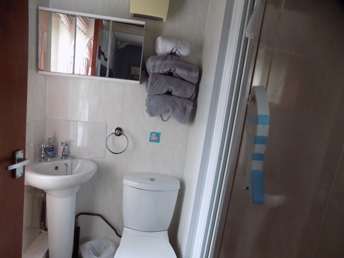 Bathroom 3, Driftwood Hotel, Blackpool