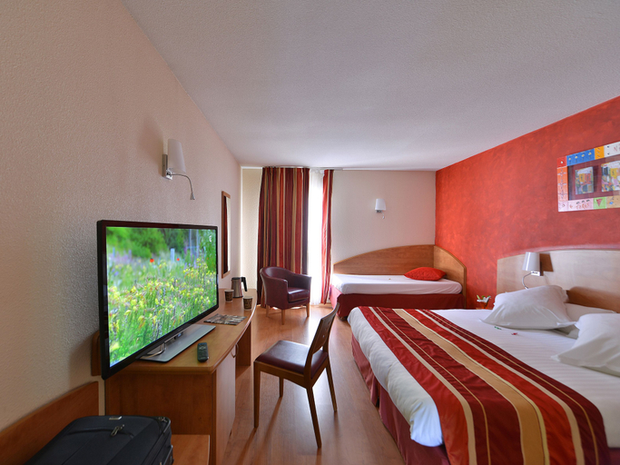 Bedroom 3, Brit Hotel Nîmes Ouest, Gard