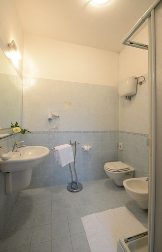 Bathroom 3, HOTEL ASTOR, Perugia