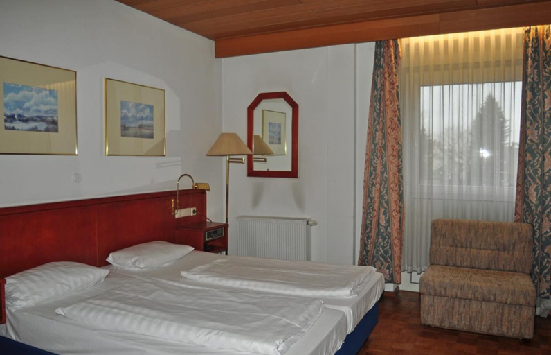 Bedroom 4, Hotel Starkenburger Hof, Bergstraße