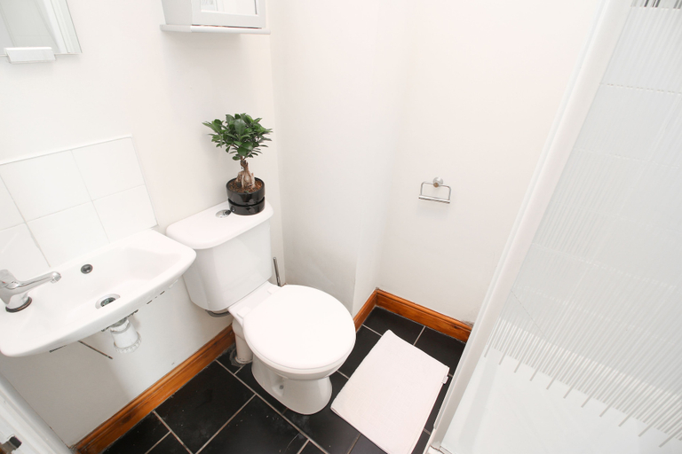 Bathroom 4, Studio Flat near Liverpool Street, London