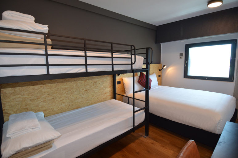 Bedroom 2, ibis budget Sydney East, Sydney