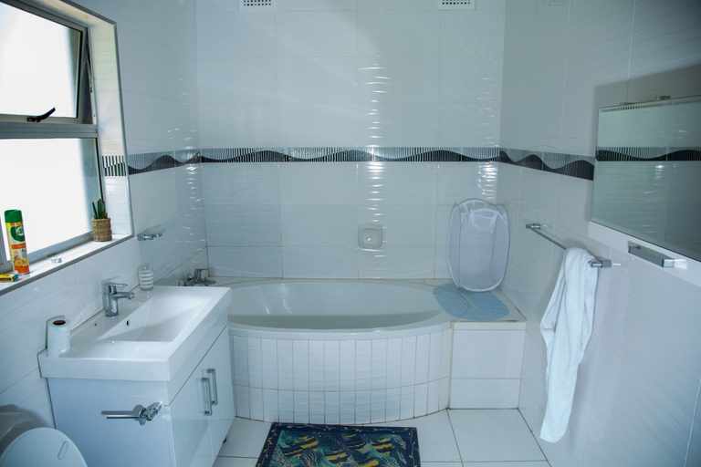 Bathroom 4, Mt Pleasant BnB, Harare