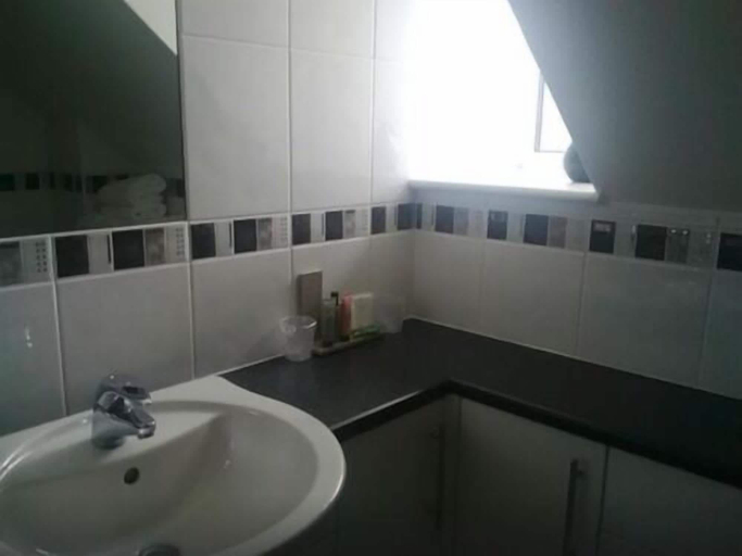 Bathroom 3, Springfields, West Sussex