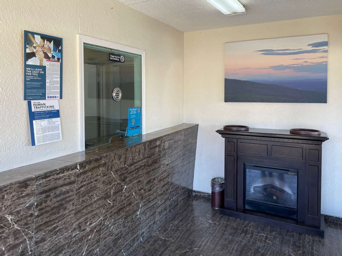 Public Area 2, Motel 6 Richmond, CA – Civic Center, Contra Costa
