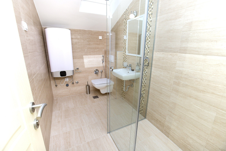 Bathroom 4, Apartments Mezini 11