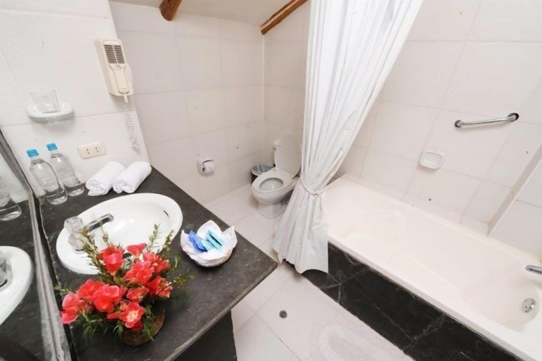Bathroom 4, Eureka San Blas, Cusco