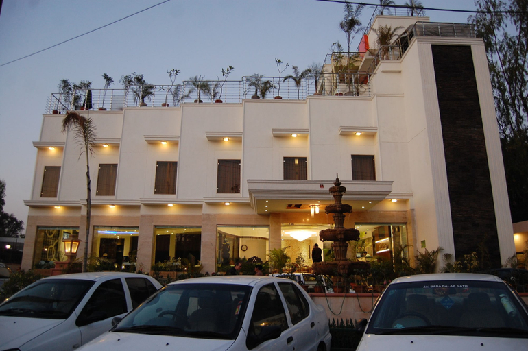 Exterior & Views 2, Hotel Taj Resorts, Agra