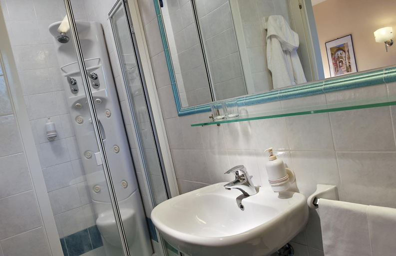Bathroom 5, Hotel San Giovanni Terme, Napoli