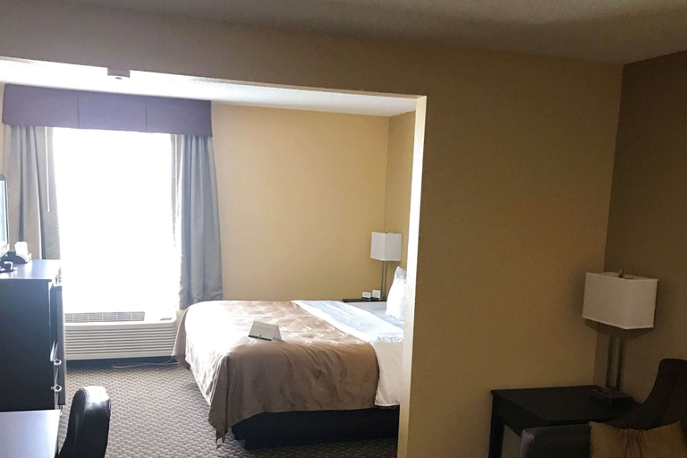 Bedroom 4, Quality Inn & Suites Mendota near I-39, La Salle