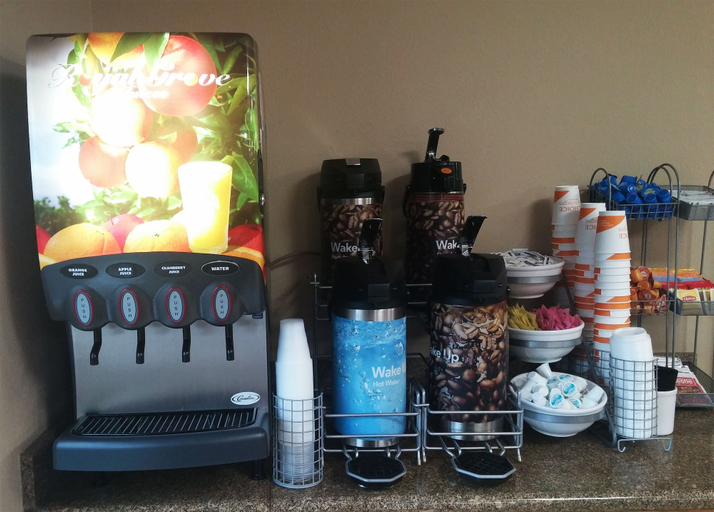 Food & Drinks 5, Comfort Suites Airport, Ada
