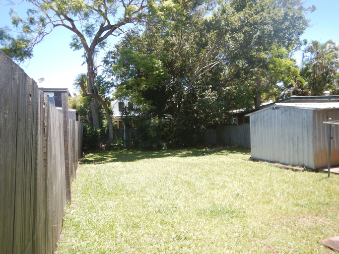 Others 5, Manly Peninsular, Wynnum