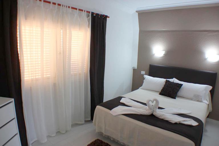 Bedroom 3, Aparthotel la Piramide, Las Palmas
