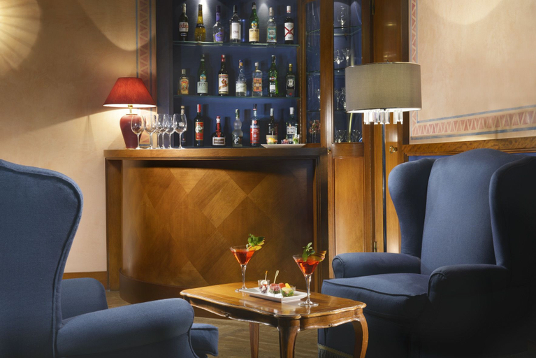 Food & Drinks 5, Titano Suites