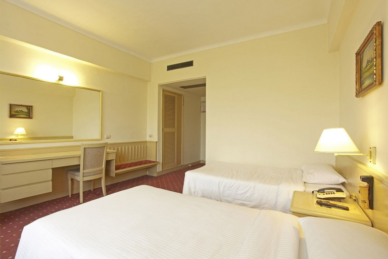 Bedroom 4, Emperor Hotel, Taipei City
