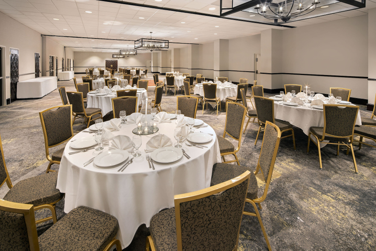 Food & Drinks 5, Embassy Suites by Hilton Dallas Park Central Area, Dallas