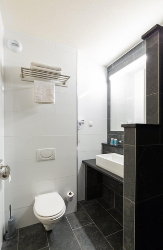 Bathroom 5, Bastion Hotel Rotterdam Alexander, Rotterdam