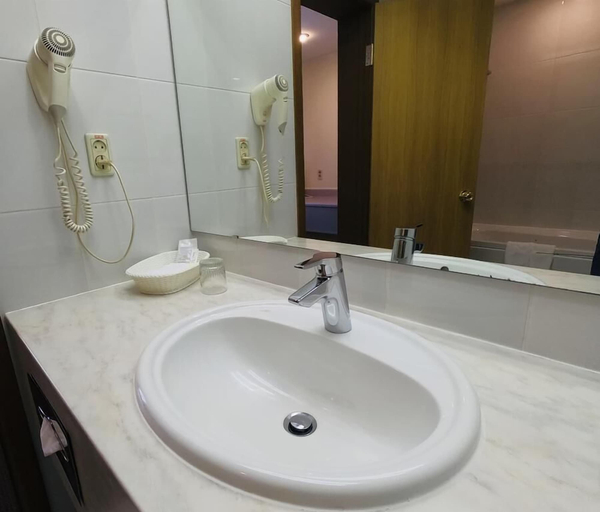 Bathroom 4, Sakhalin Sapporo Hotel, Anivskiy rayon