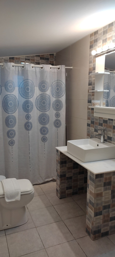 Bathroom 5, Garden Square Inn, Attica