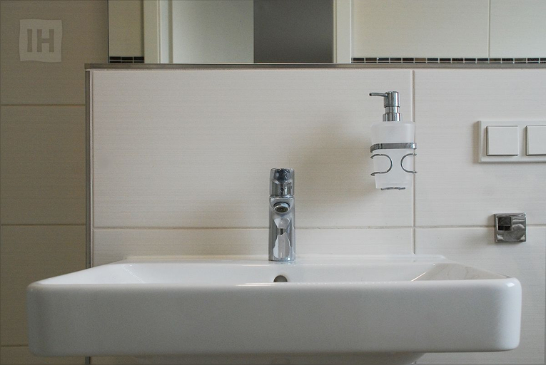 Bathroom 5, Hotel Isha, Frankfurt am Main