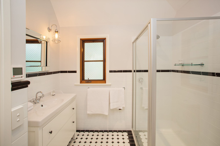 Bathroom 4, Oak Tree Lodge, Bass Coast - Phillip Is.