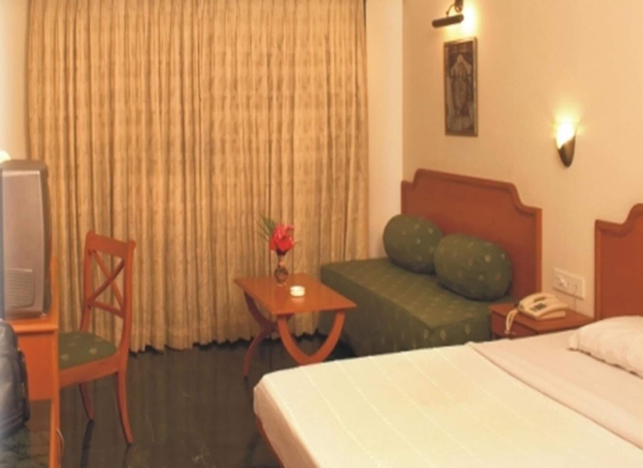 Bedroom 3, Renest Shraddha Inn - Shirdi, Ahmadnagar