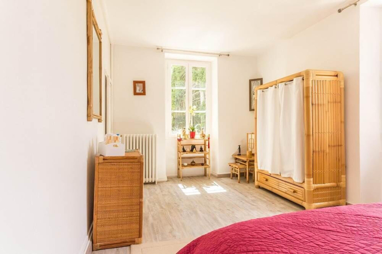 Bedroom 4, La Pouillyzotte, Nièvre