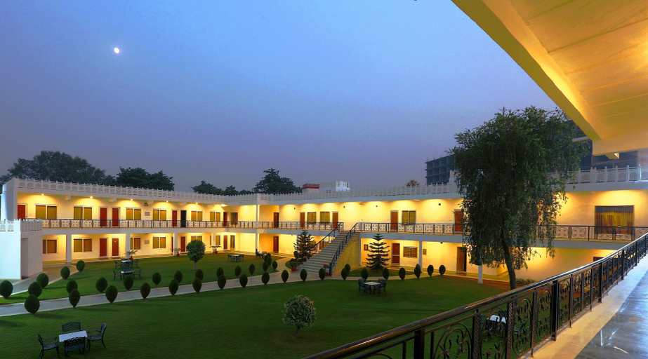 Exterior & Views