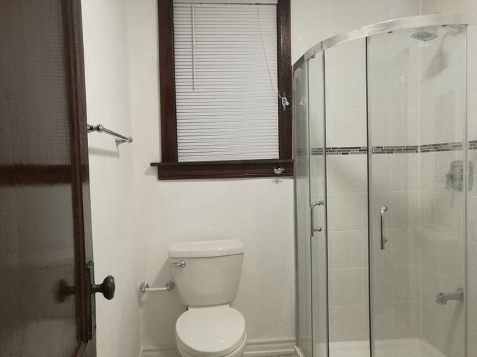 Bathroom 3, Ambassador's Inn Next Door, Perth