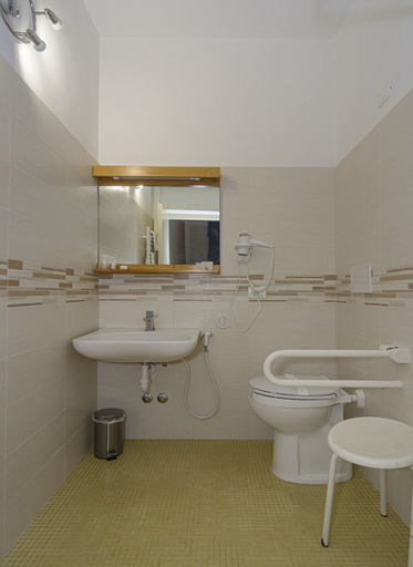 Bathroom 4, Hotel La Pace, Lucca